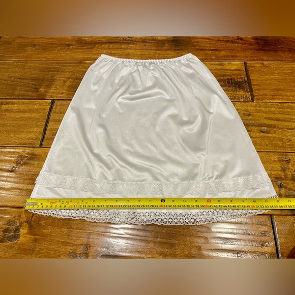 Vintage satin Vanity Fair half slip - Picture 6 of 8